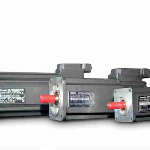 Three industrial servo motors of varying sizes are displayed; they have been diagnosed with overheating caused by load, signal, or mechanical issues. The metal casings of the motors exhibit a subtle orange-red thermal glow.