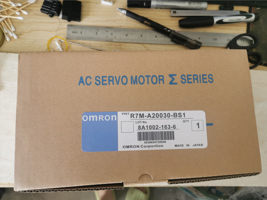 Omr Cncjapan Plc Ac Servo Motor R7M-A20030-BS1 100% Original